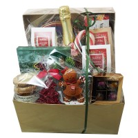 Zestaw z herbatami, kawą, słodyczami i winem