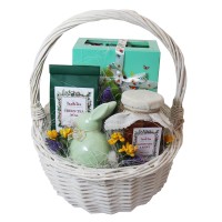 Koszyk z herbatami i konfiturą